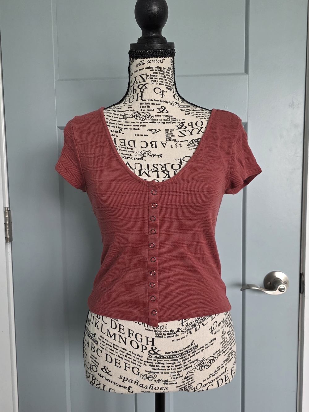 American Eagle Ribbed Button Front Top XS Brick Red V-Neck Short Sleeve Indie